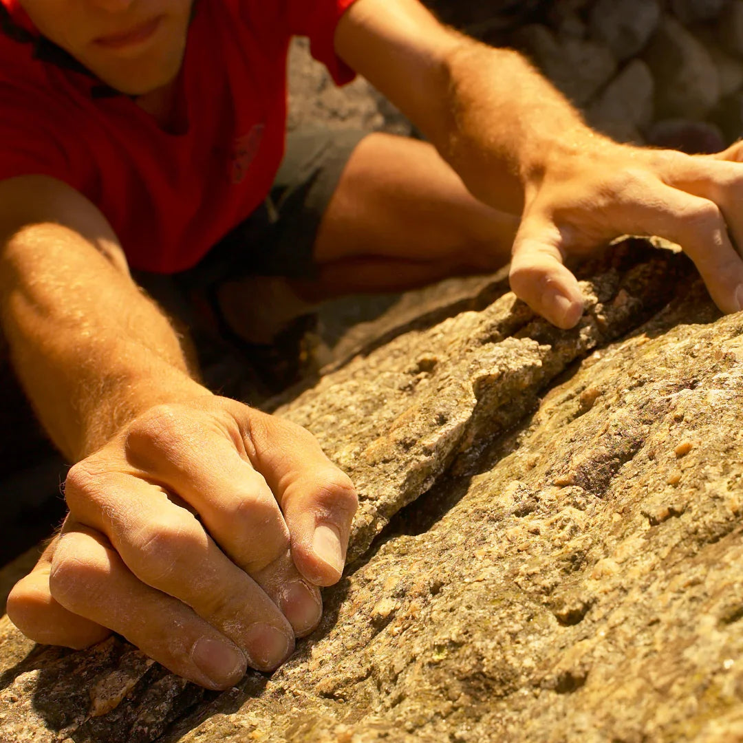 Escalade : les bases pour débuter en salle comme en extérieur